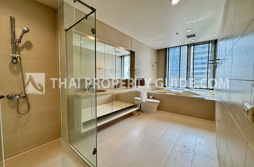 Condominium in Sathorn : The Royal Saladaeng 